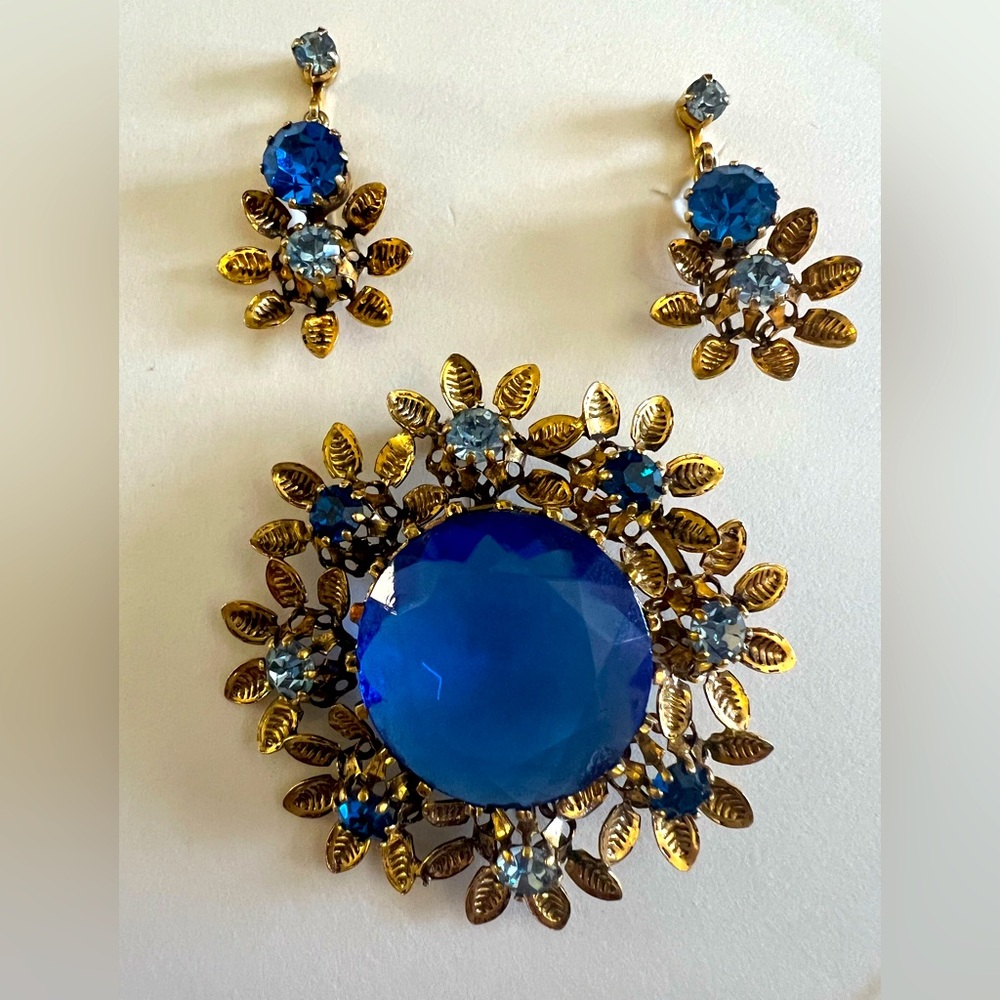 Elegant Vintage Blue and Gold Jewelry Set Signed